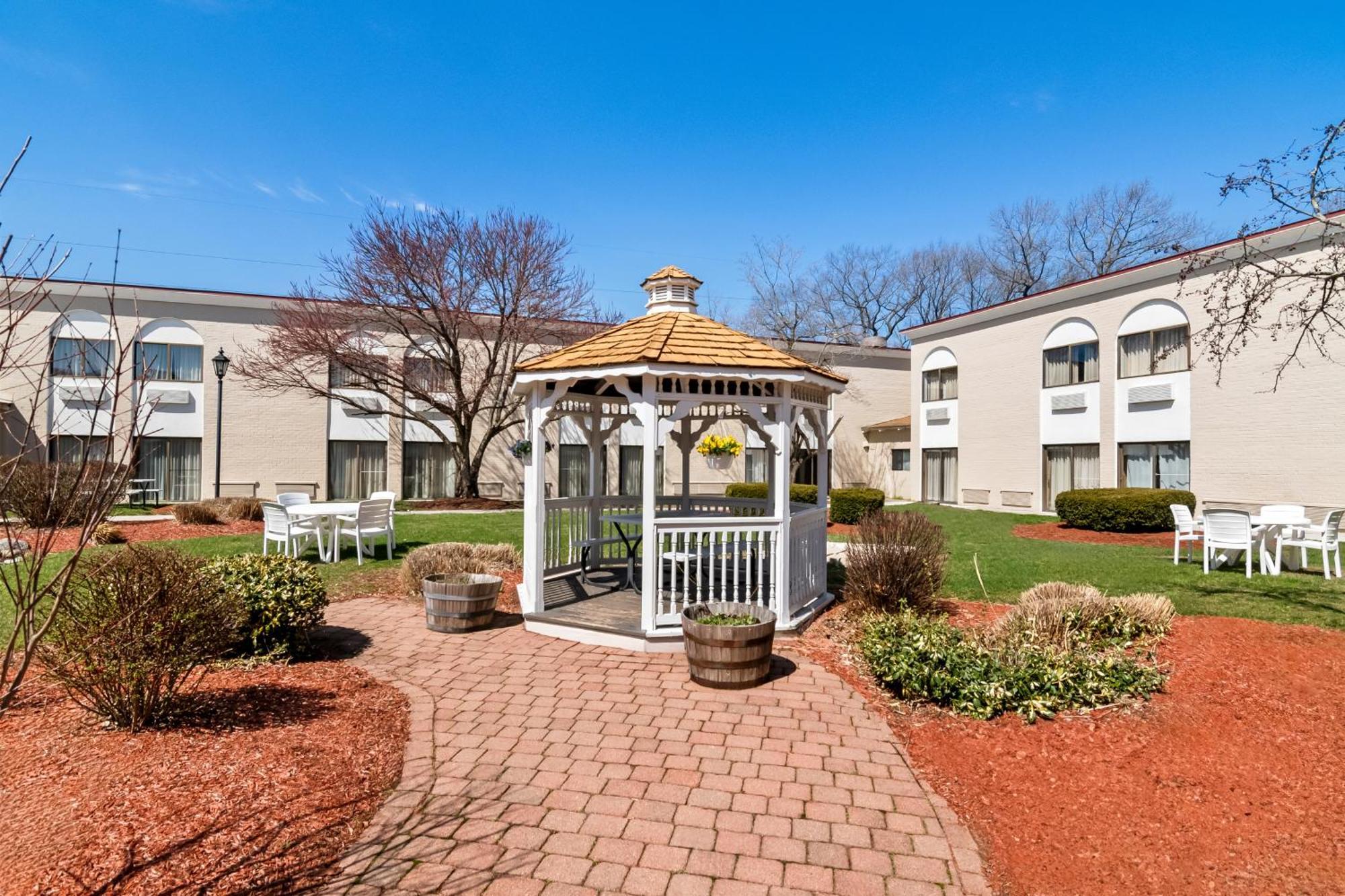 Clarion Inn North Haven Exterior photo